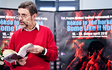 Constantine Kokossis čte v Praze, foto Petr Machan, PWF 2011